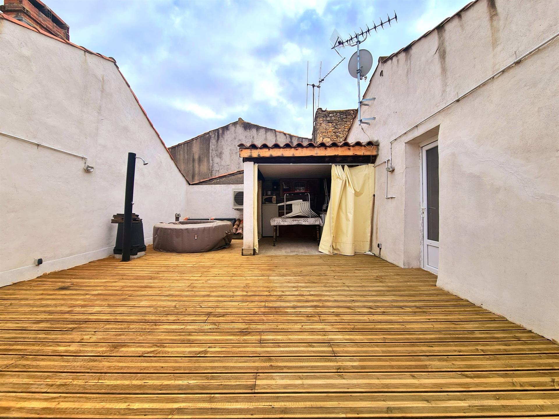 Fully Renovated Maison De Maitre With 5 Bedrooms, Garage, Spa And Superb Terrace
