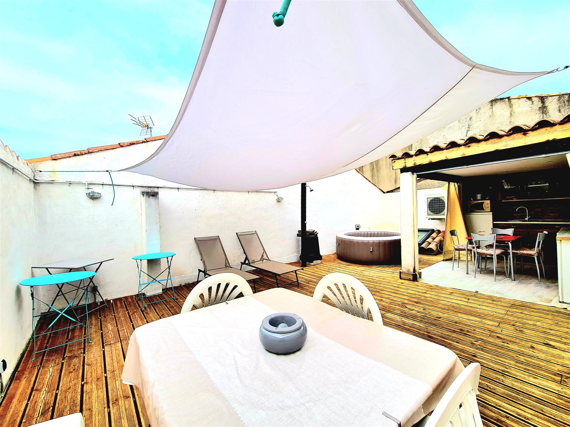Fully Renovated Maison De Maitre With 5 Bedrooms, Garage, Spa And Superb Terrace