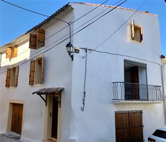 Entirely renovated stone village house with 4 bedrooms, balcony and large garage.