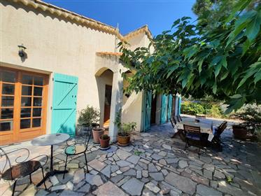 Traditional and welcoming villa with 110 m² living space on 1565 m² of land with pool.