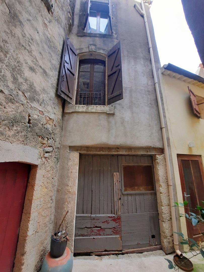 Nice village house with 82 m² of living space, cellar of 50 m², roof terrace and attic.