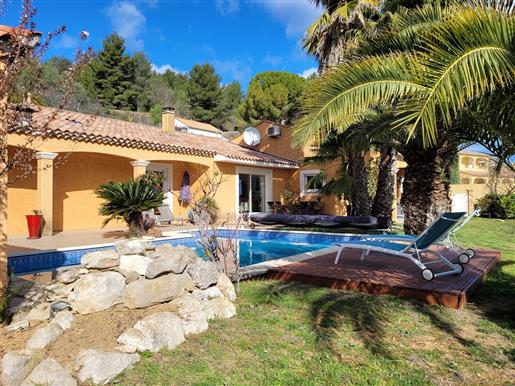Schitterende villa met 195 m² woonoppervlak op 5865m² grond met zwembad en prachtig uitzicht op de 