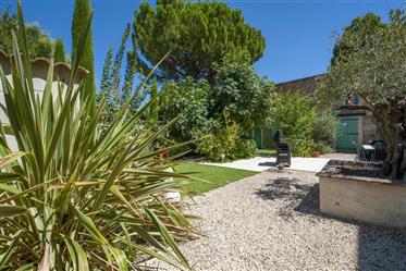 Exceptional fully renovated wine domain with 330 m² of living space, garden and pool.