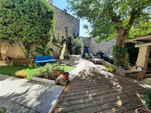 Former stone annex of 17th century castle, fully renovated with 340 m² and sunny courtyard.
