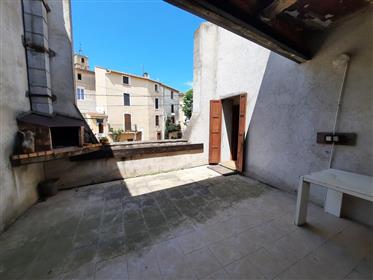 Village house to refresh with 73 m² of living space, terrace and cellars/workshops.