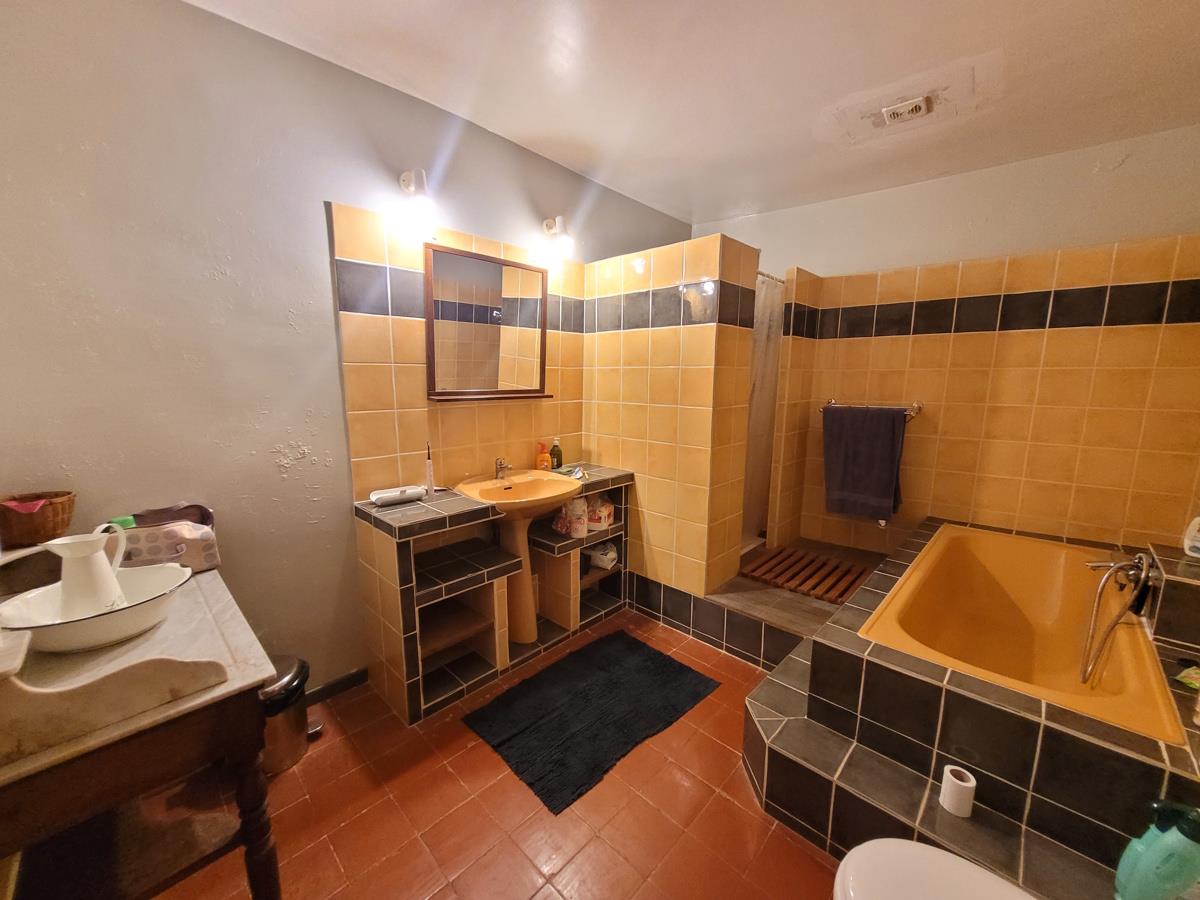 Beautiful Character House With 166 M2 Of Living Space In The Heart Of A Charming Village.