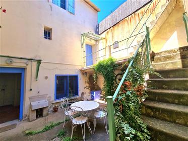 Charming and spacious house with 6 bedrooms, courtyard, annexes and terrace !