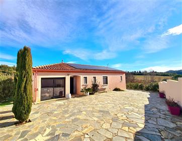 Superb single storey villa with 151 m² of living space on a 1384 m² plot with pool and views !