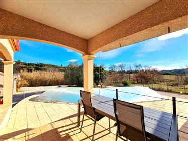 Superbe villa de 151 m² habitables sur 1384 m² avec piscine, au calme avec belles vues !