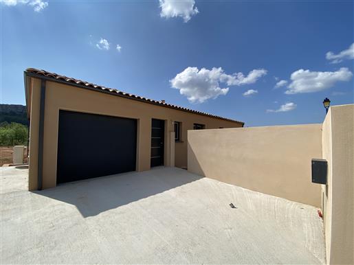 New built house offering 3 bedrooms, garage and landscaped garden.