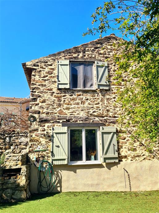 Charming stone character house with 3 bedrooms, terrace, garden and pool. Sold furnished !