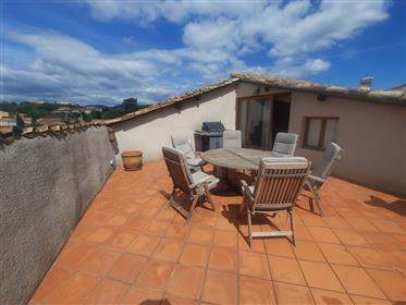 Beautiful village house with 155 m² of living space, garage, stable and terrace with views.