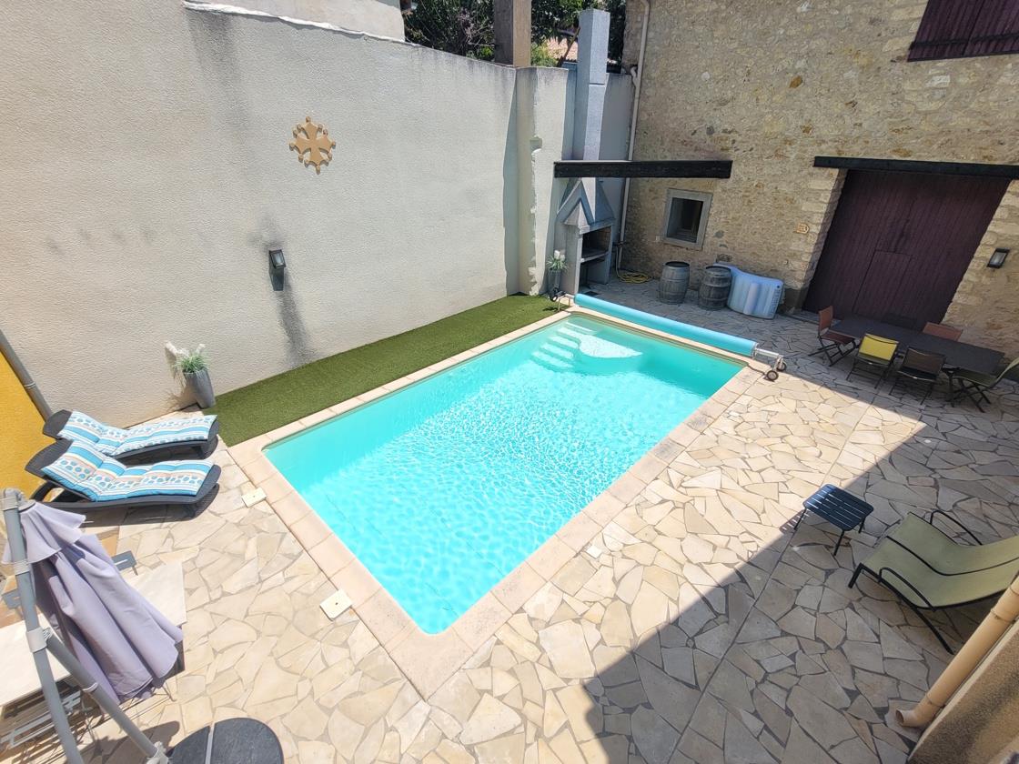 Winegrower's Property With 188 M2 Of Living Space On 488 M2 Of Land With Stone Outbuilding And Swimm