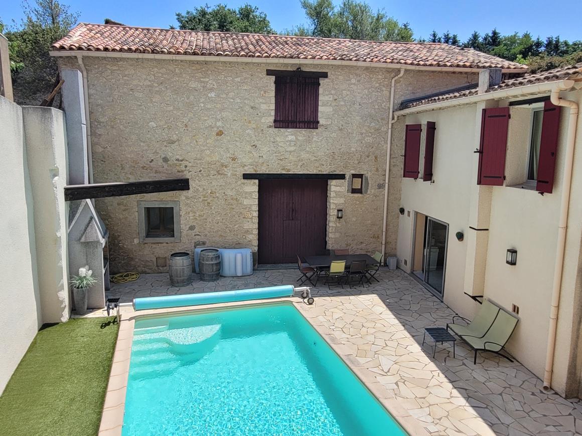 Winegrower's Property With 188 M2 Of Living Space On 488 M2 Of Land With Stone Outbuilding And Swimm