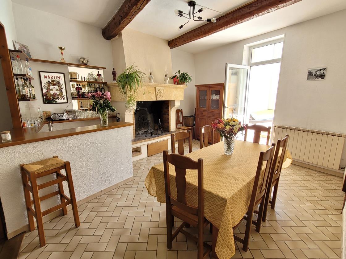 Winegrower's Property With 188 M2 Of Living Space On 488 M2 Of Land With Stone Outbuilding And Swimm
