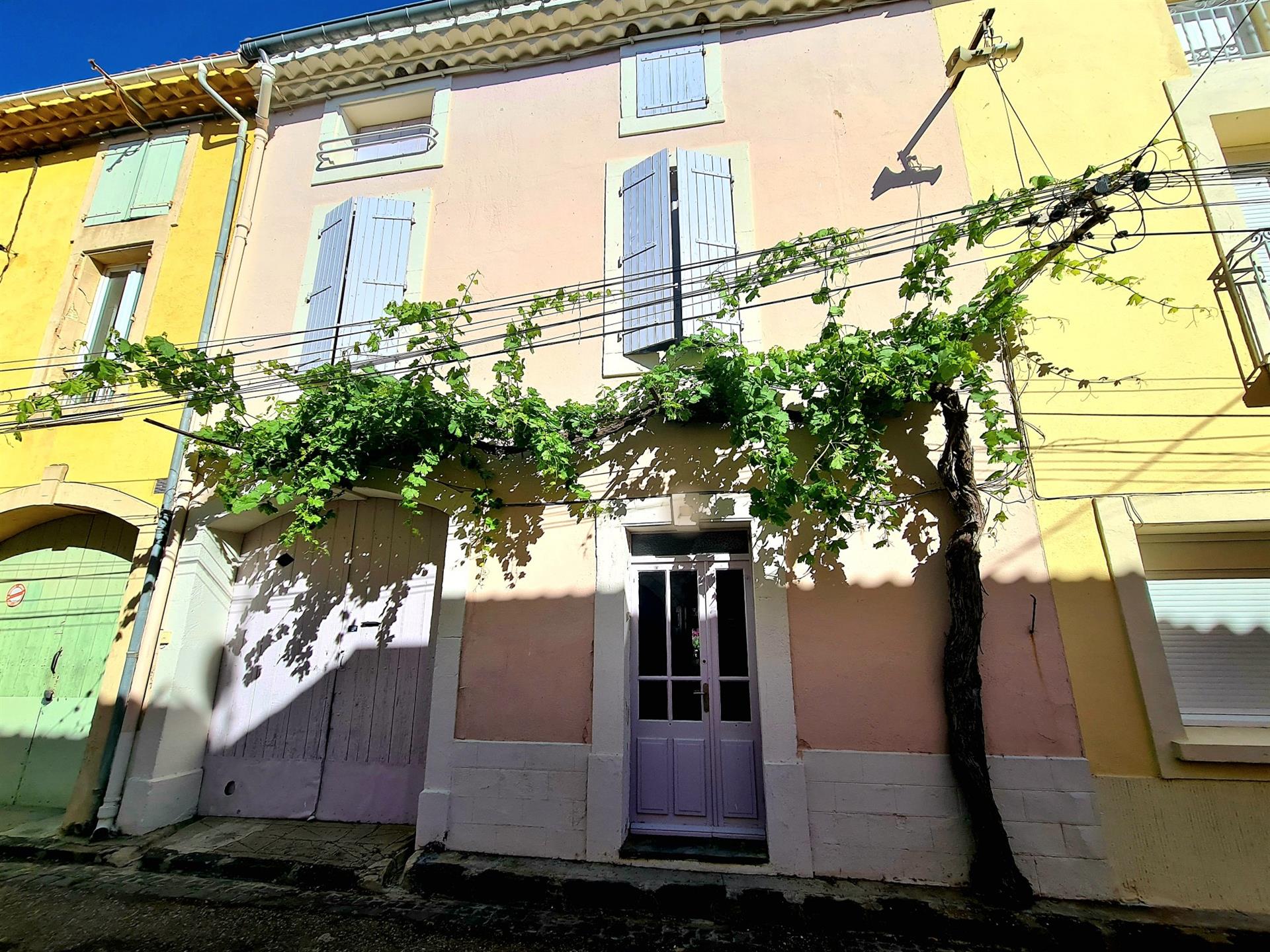 Charming character village house with 4 bedrooms, 3 shower rooms, large garage, pleasant courtyard a