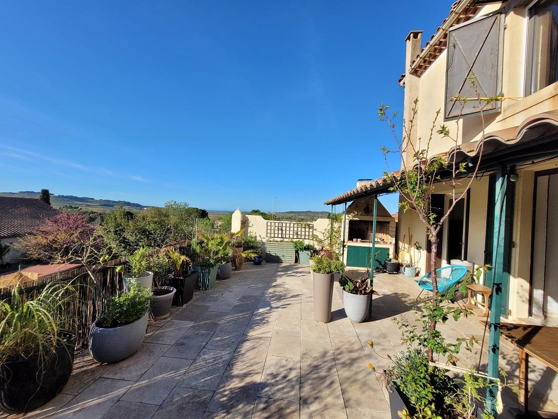 Très jolie maison vigneronne de 165 m² habitables, terrasse avec vues sur les Pyrénées, cours et pis