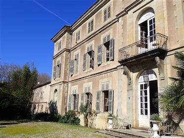 Stunning domaine on the Canal du Midi with chateau, cottages and annexes on a plot of 5.63 ha.