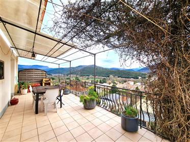 Pleasant village house and independent gite with terraces and magnificent views ! 