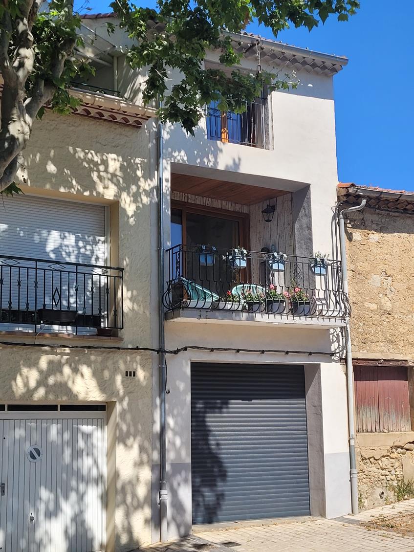 Beautiful Renovated House With 195 M2 Of Living Space In The Heart Of A Charming Village.