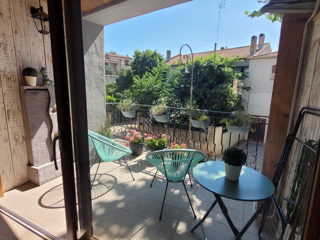 Beautiful Renovated House With 195 M2 Of Living Space In The Heart Of A Charming Village.