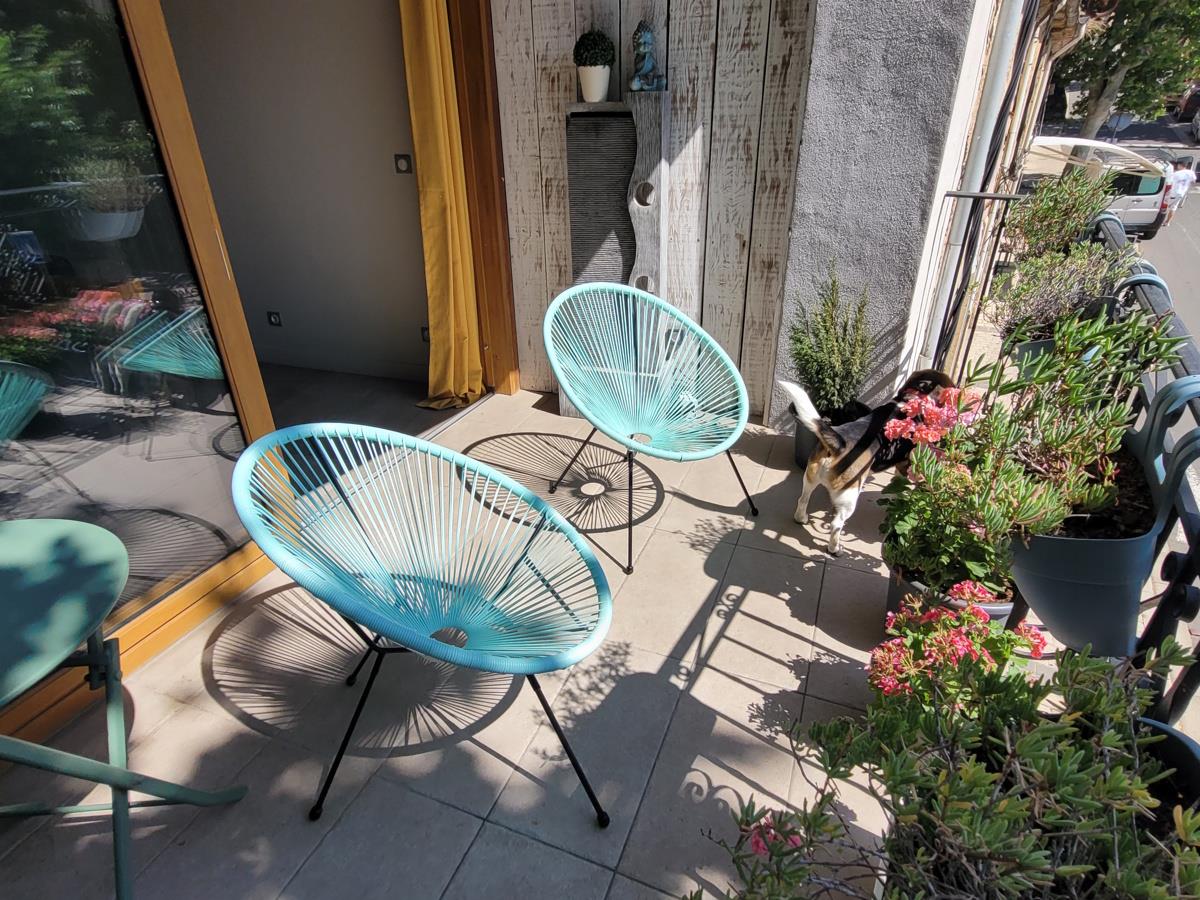 Beautiful Renovated House With 195 M2 Of Living Space In The Heart Of A Charming Village.