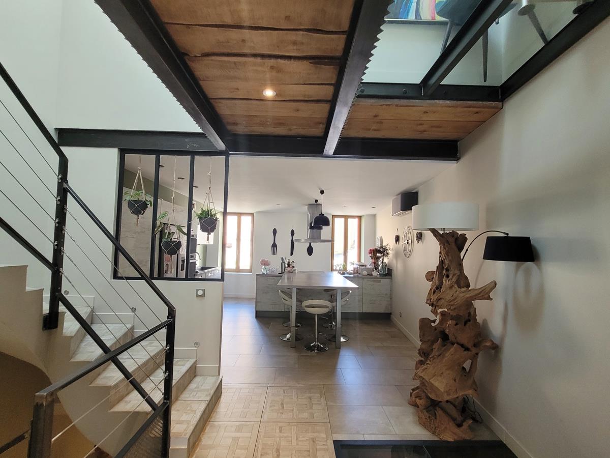 Beautiful Renovated House With 195 M2 Of Living Space In The Heart Of A Charming Village.