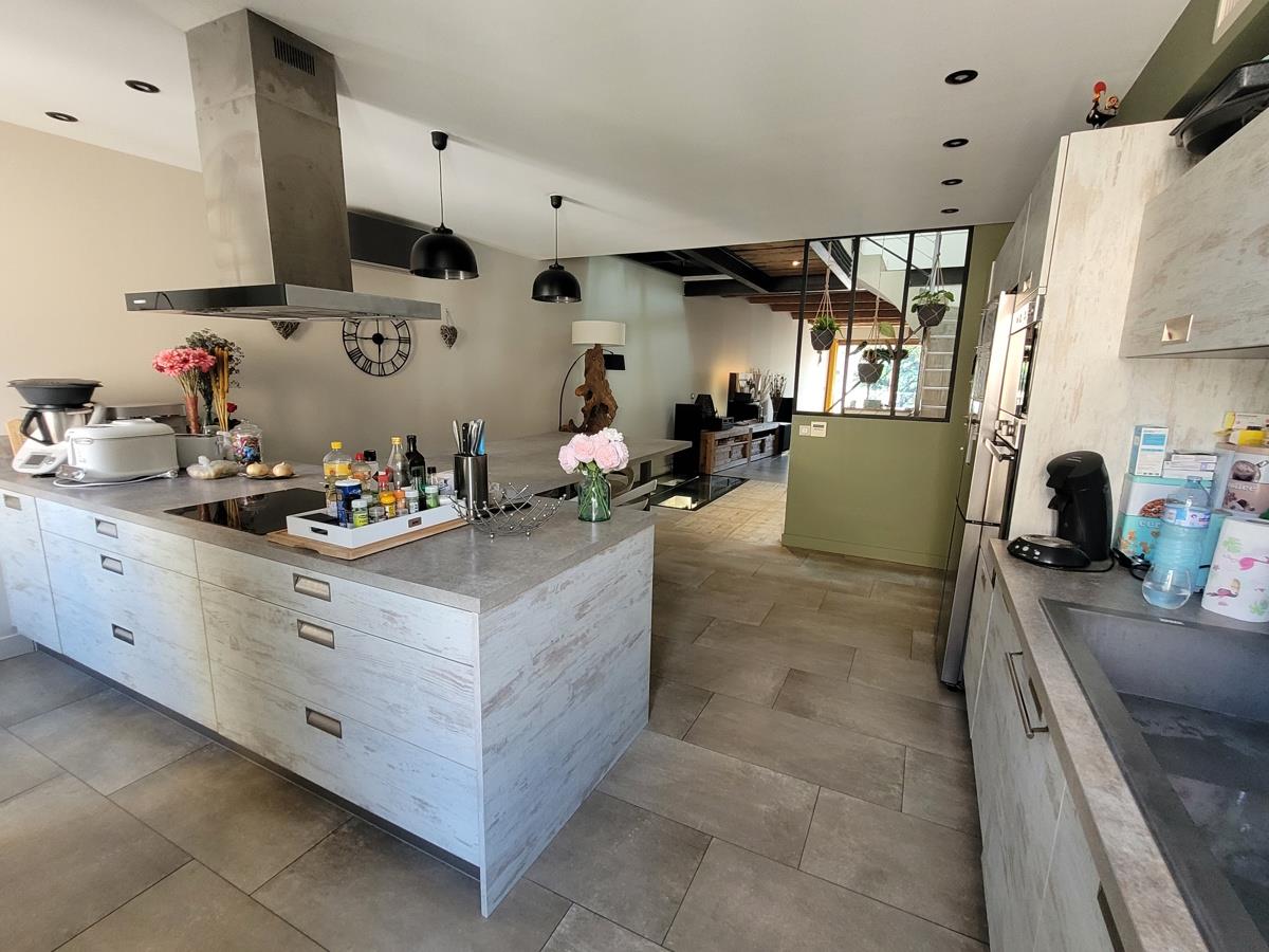 Beautiful Renovated House With 195 M2 Of Living Space In The Heart Of A Charming Village.