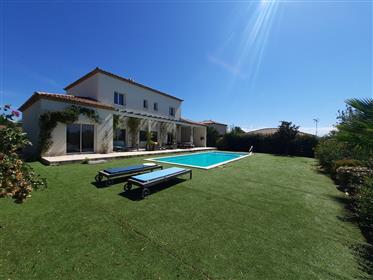 Superb and elegant villa with 180 m² habitables on 964 m² of land and breathtaking views !