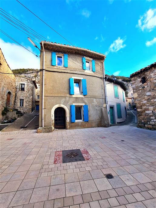 Charming village house, fully renovated, on a small square in a picturesque village.