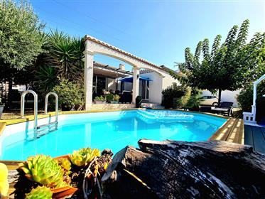 Agréable villa de plain pied avec 3 chambres sur 571 m² de terrain avec terrasse et piscine !