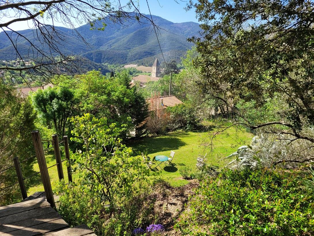 Beautiful property with 3 dwellings and 2 chambres d'hôtes on 3520 m² of land, swimming pool and stu