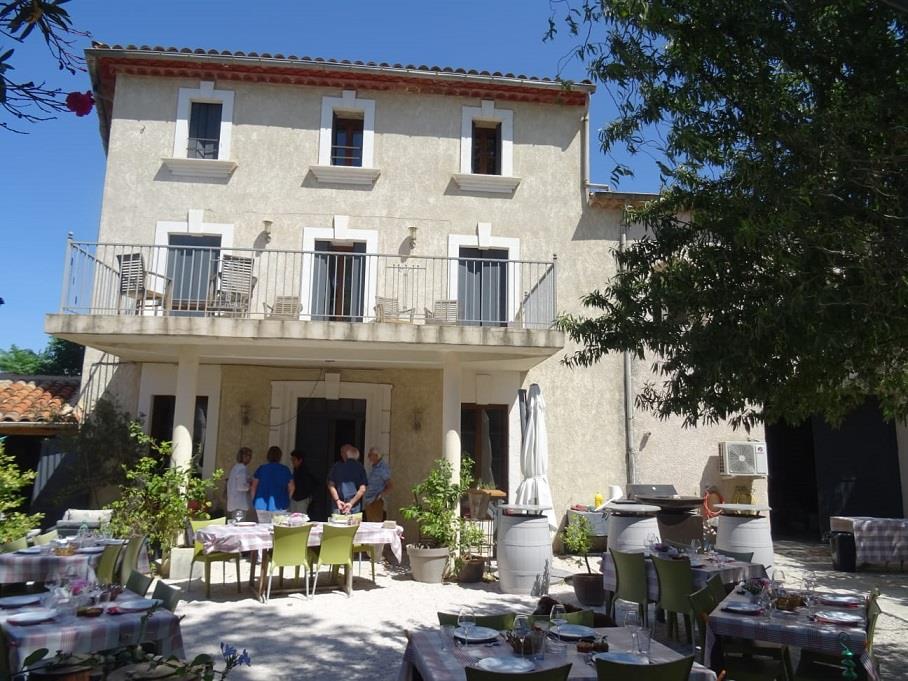 Charming winegrowers house with a gite, all together 340 m² of living space, sunny courtyard and poo