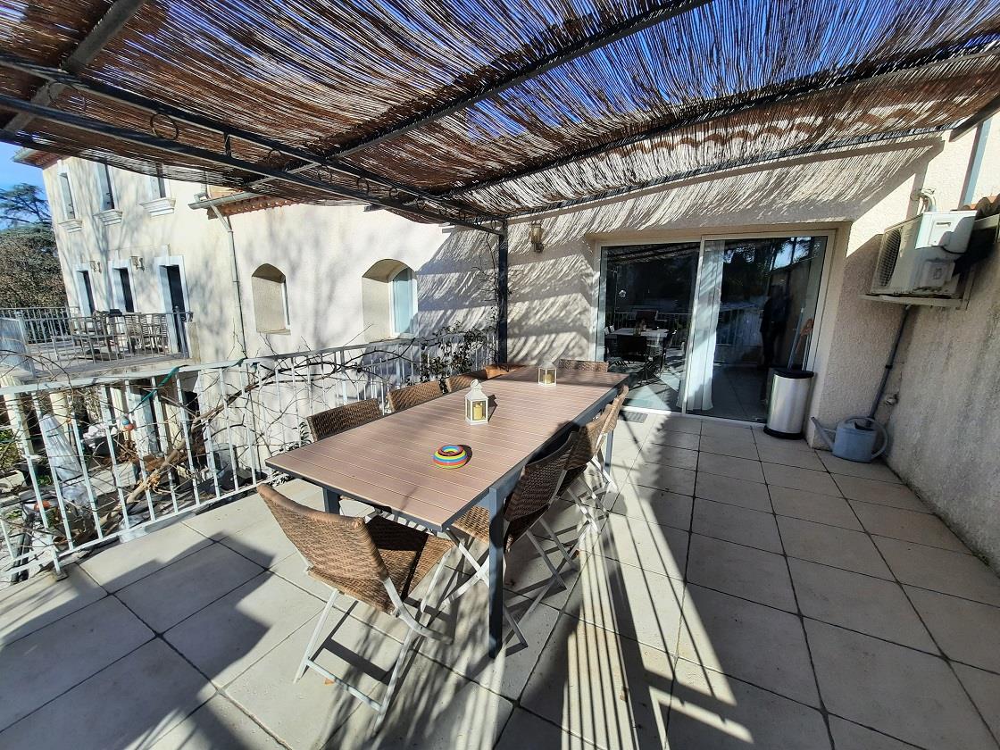 Charmant wijnbouwershuis met een gîte, alles bij elkaar 340 m² woonoppervlak, zonnige binnenplaats 