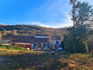 Beautifully renovated main house and independent gite on a 2438 m² plot with nice views !