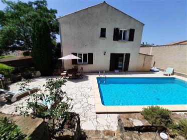 Pretty villa divided into 2 apartments with terrace and garage on a 560 m² plot with pool.