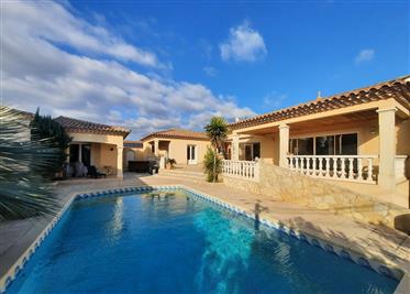 Belle villa confortable de 160 m² habitables plus un studio indépendant, sur 976 m² avec piscine.