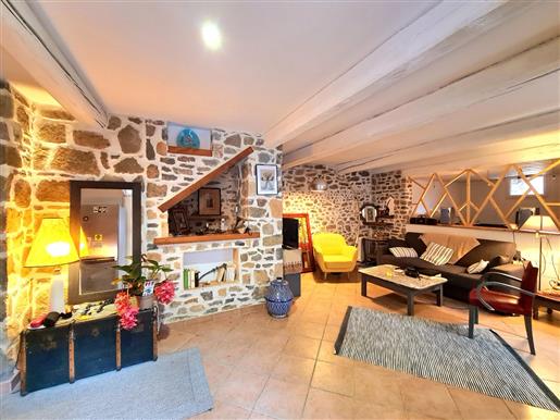 Pleasant character house with 3 bedrooms on a 705 m² plot with pool and quiet location !