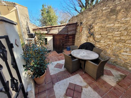 Pretty village house with 132 m² of living space, terrace and courtyard near Pezenas.