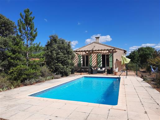 Villa 4 faces de 90 m² habitables avec 4 chambres sur 1140 m² de terrain avec piscine et vues.