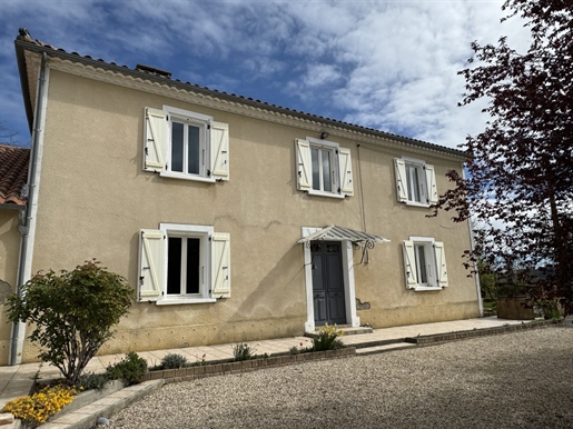 Superb maison de maitre with apartment & outbuildings view Pyrénées