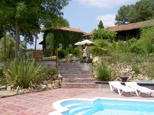 Superb country park with cottage, gite & pool