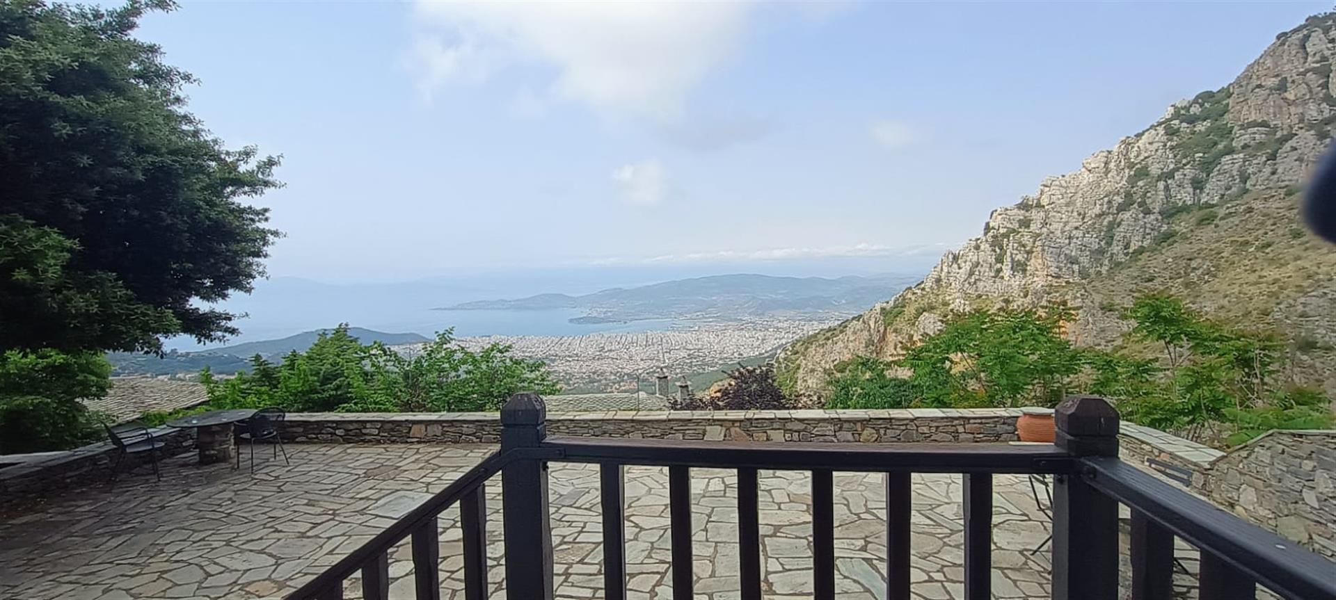 Detached house of 139 sqm with a view in Makrinitsa Pelion