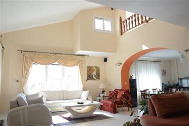 Maisonnette 211 m² avec vue panoramique à Melissatika Volos