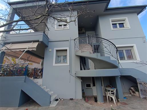 Zwei Wohnungen in Velanidia Volos
