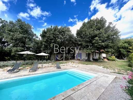 4 bedroom house on 2572m2 of wooded land with heated 4x8m swimming pool
