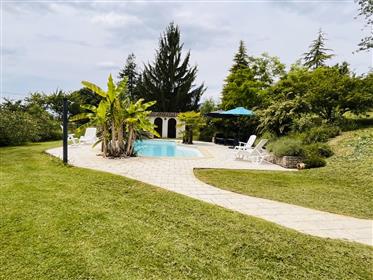 Magnificent stone house at the gates of Marmande, swimming pool, meadows, pond