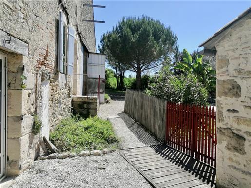 Duras close to shops, beautiful stone property with swimming pool