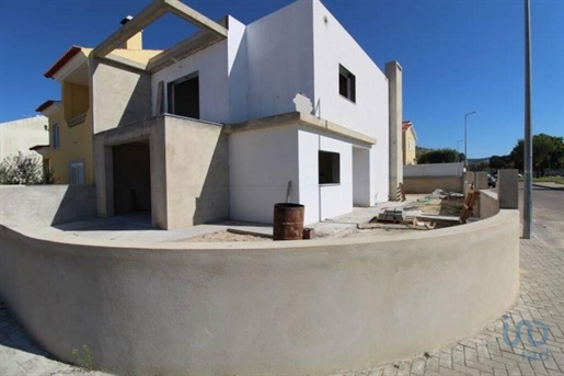 House with 3 Rooms in Setúbal with 126,00 m²