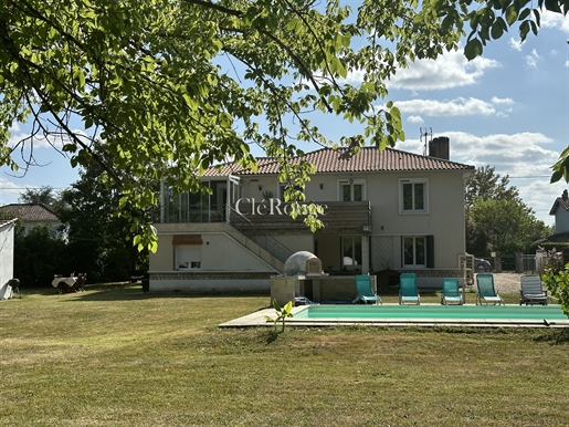 Huis met twee verdiepingen met onafhankelijke studio en zwembad in de buurt van Eymet